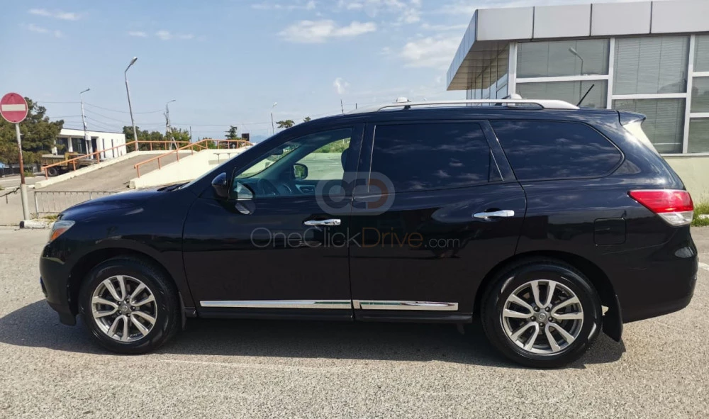 Black Nissan Pathfinder 2015 for rent in Tbilisi 4